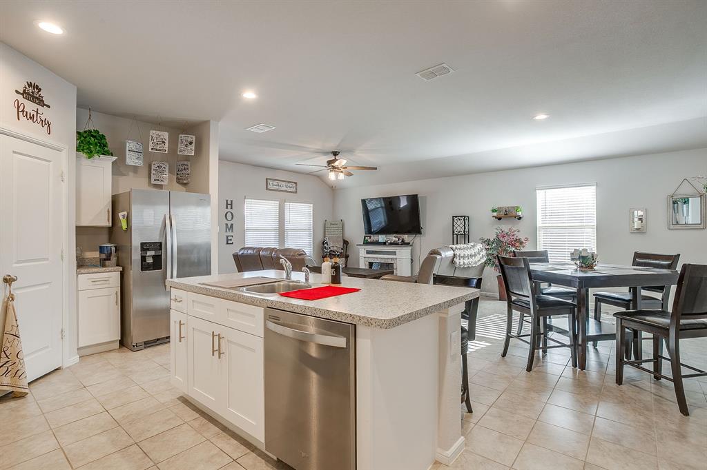 714 Rendyn Way Cleburne, TX 76033 - Photo 8 of 33