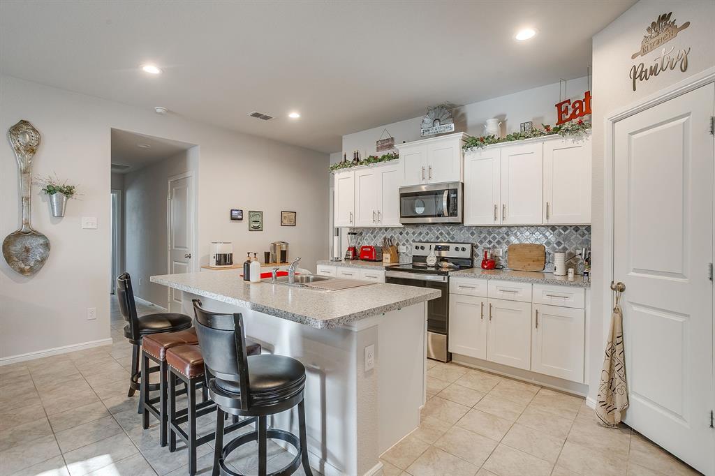 714 Rendyn Way Cleburne, TX 76033 - Photo 9 of 33