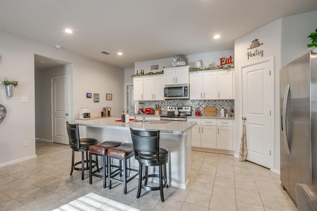 714 Rendyn Way Cleburne, TX 76033 - Photo 10 of 33