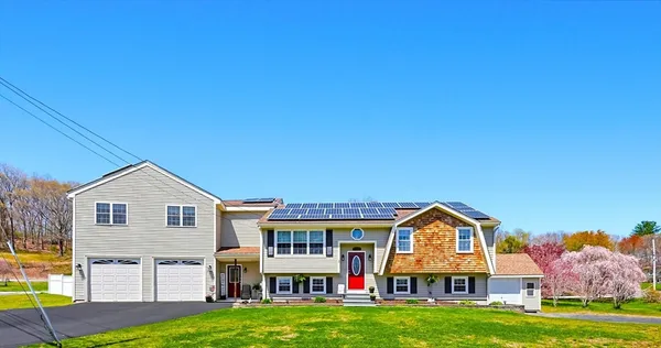 $685,000 | 2 Kimberly Lane, Blackstone, MA 01504