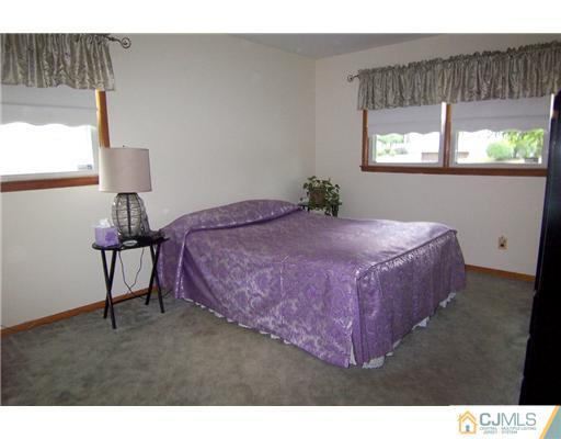 24 Oxford Road Colonia, NJ 07067 - Photo 8 of 24 Gallery Image 8