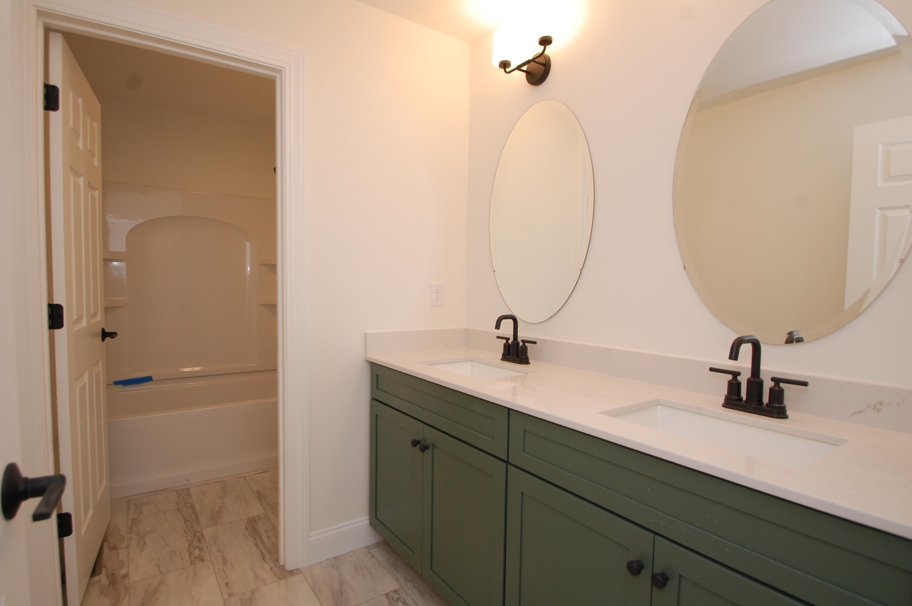 27 A Griffin Road Hudson, NH 03051 - Photo 11 of 16 Gallery Image 11