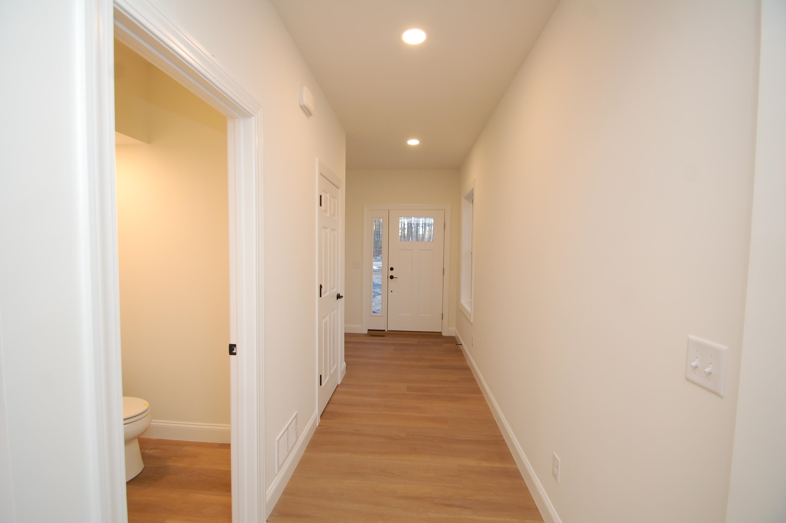 27 A Griffin Road Hudson, NH 03051 - Photo 5 of 16 Gallery Image 5