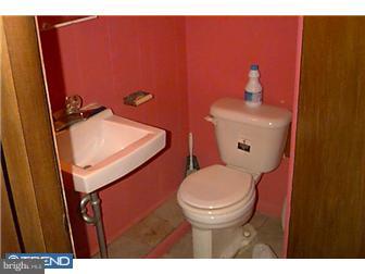 115 Wellington Road Upper Darby, PA 19082 - Photo 8 of 11 Bathroom