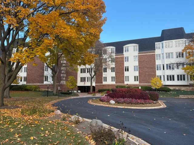 $230,000 | 250 Lake Boulevard, Unit 218, Buffalo Grove, IL 60089