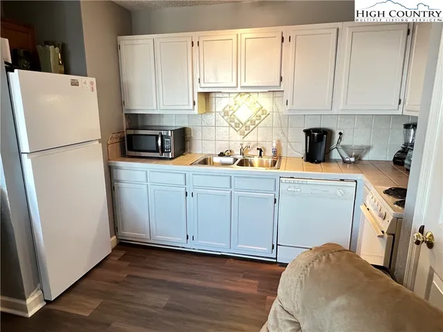 $196,900 | 301 Pinnacle Inn Road, Unit 4313, Beech Mountain, NC 28604