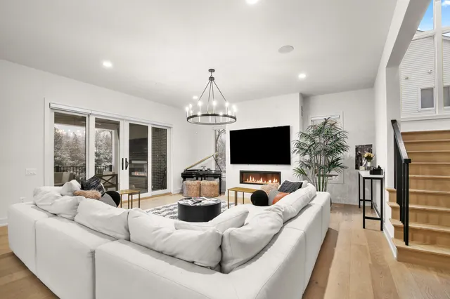 $2,244,900 | 7303 Brookside Village, Bloomfield Hills, MI 48301