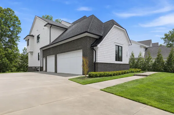 $2,144,900 | 7303 Brookside Village, Bloomfield Hills, MI 48301