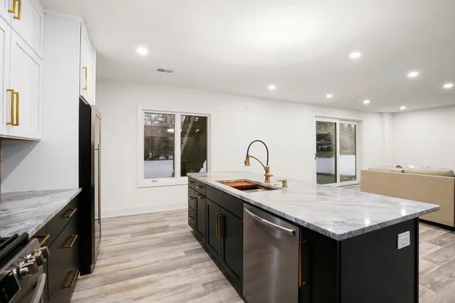 $2,244,900 | 7303 Brookside Village, Bloomfield Hills, MI 48301