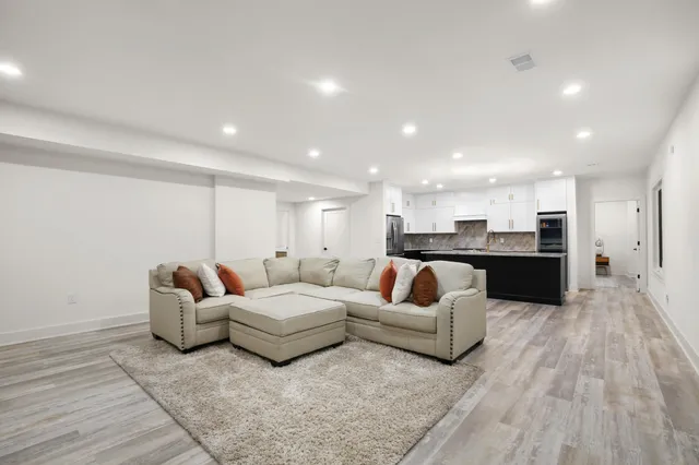 $2,244,900 | 7303 Brookside Village, Bloomfield Hills, MI 48301