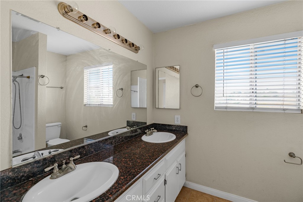 12285 Road Runner Riverside Ca Riverside, CA 92503 - Photo 13 of 31