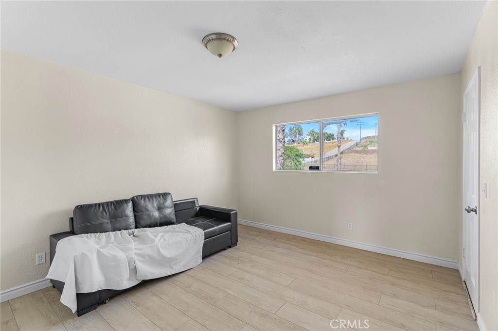 12285 Road Runner Riverside Ca Riverside, CA 92503 - Photo 19 of 31