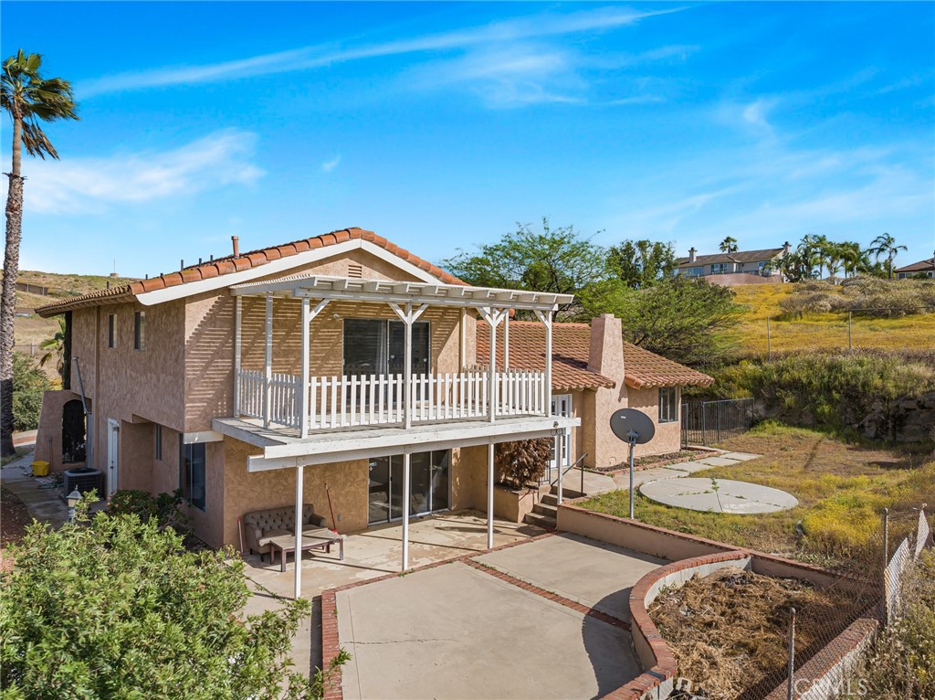 12285 Road Runner Riverside Ca Riverside, CA 92503 - Photo 3 of 31