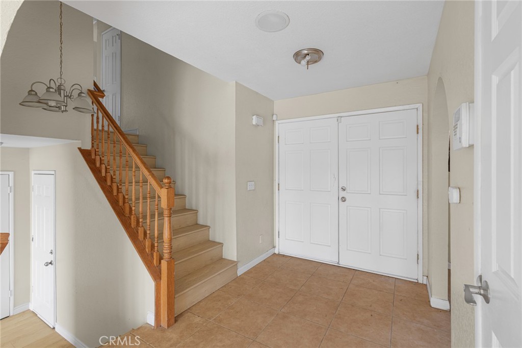 12285 Road Runner Riverside Ca Riverside, CA 92503 - Photo 5 of 31