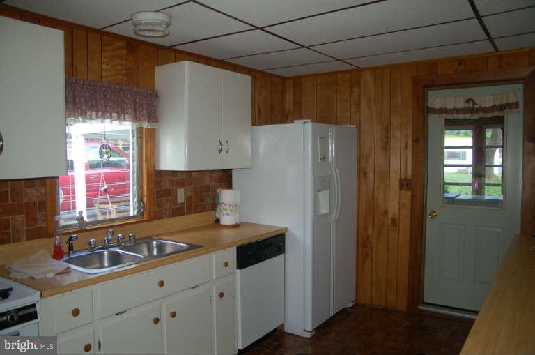 16541 Trenton Road Upperco, MD 21155 - Photo 3 of 18 a kitchen with stainless steel appliances a sink stove and refrigerator