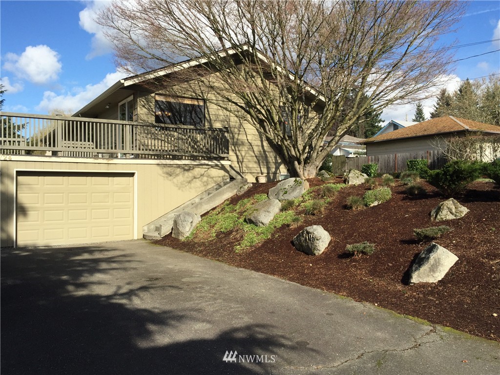 1724 Northeast 14th Street Renton, WA 98056 - Photo 2 of 21
