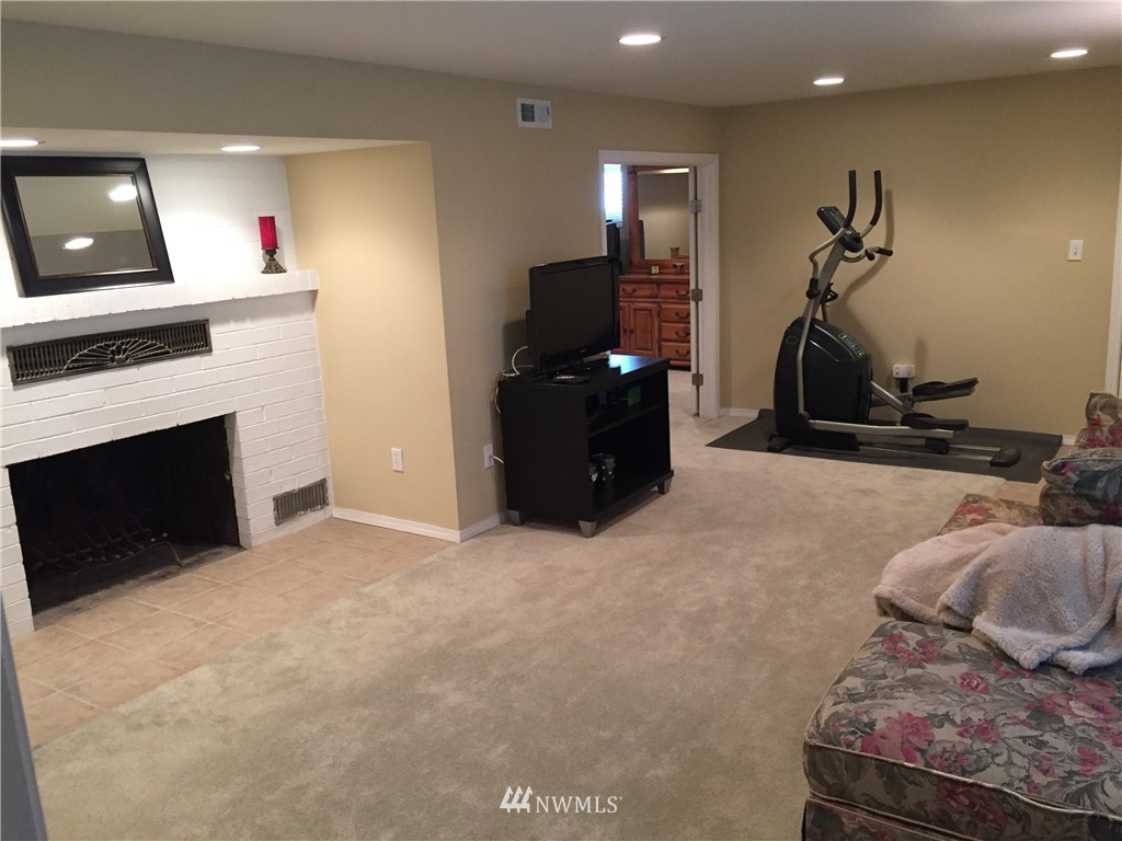 1724 Northeast 14th Street Renton, WA 98056 - Photo 18 of 21