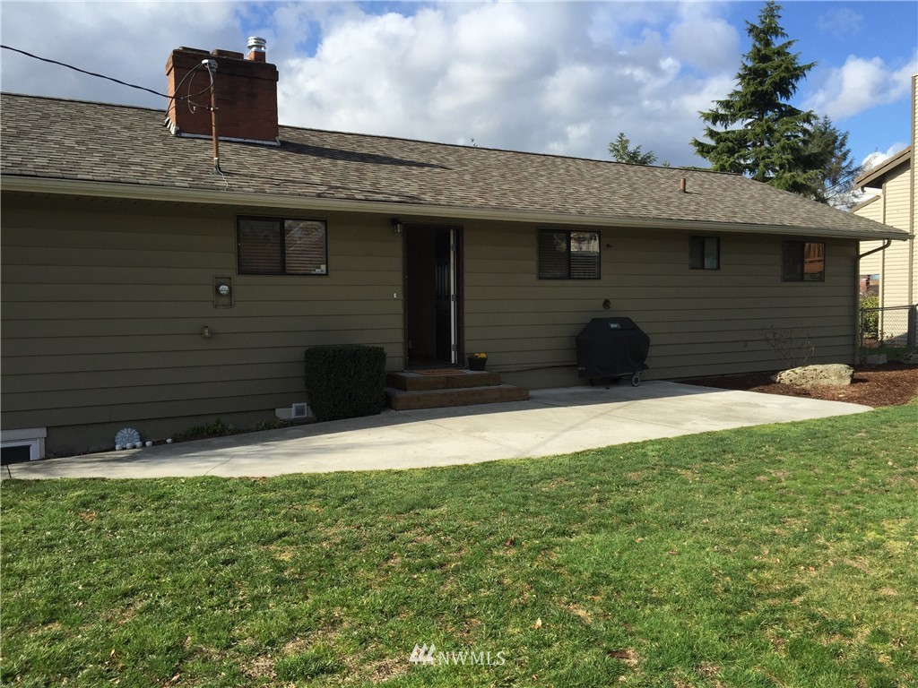 1724 Northeast 14th Street Renton, WA 98056 - Photo 3 of 21