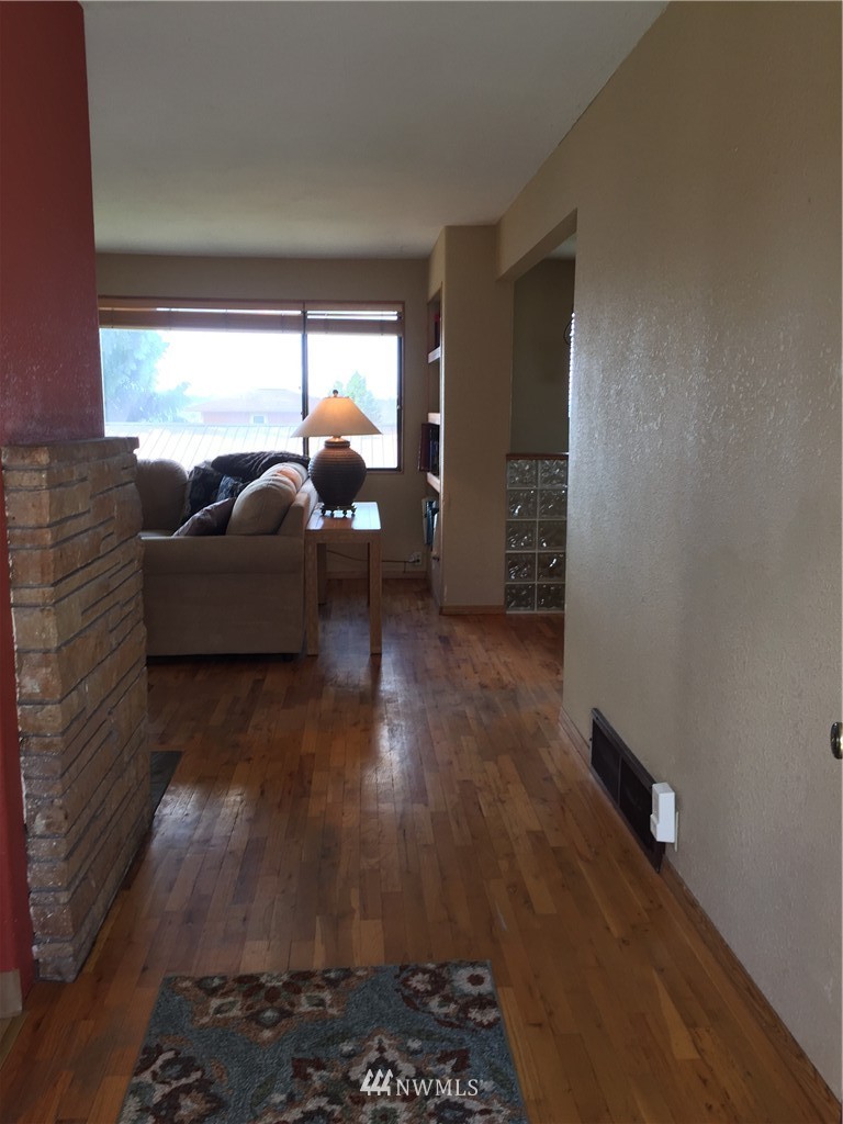1724 Northeast 14th Street Renton, WA 98056 - Photo 7 of 21
