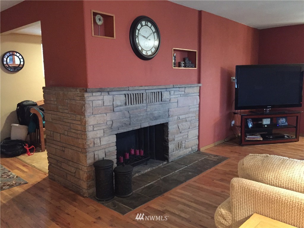 1724 Northeast 14th Street Renton, WA 98056 - Photo 8 of 21