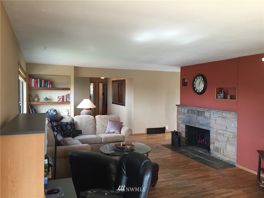 1724 Northeast 14th Street Renton, WA 98056 - Photo 9 of 21