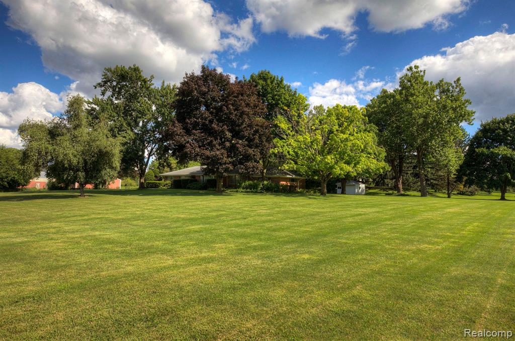 48707 Eight Mile Road Northville, MI 48167 - Photo 43 of 54