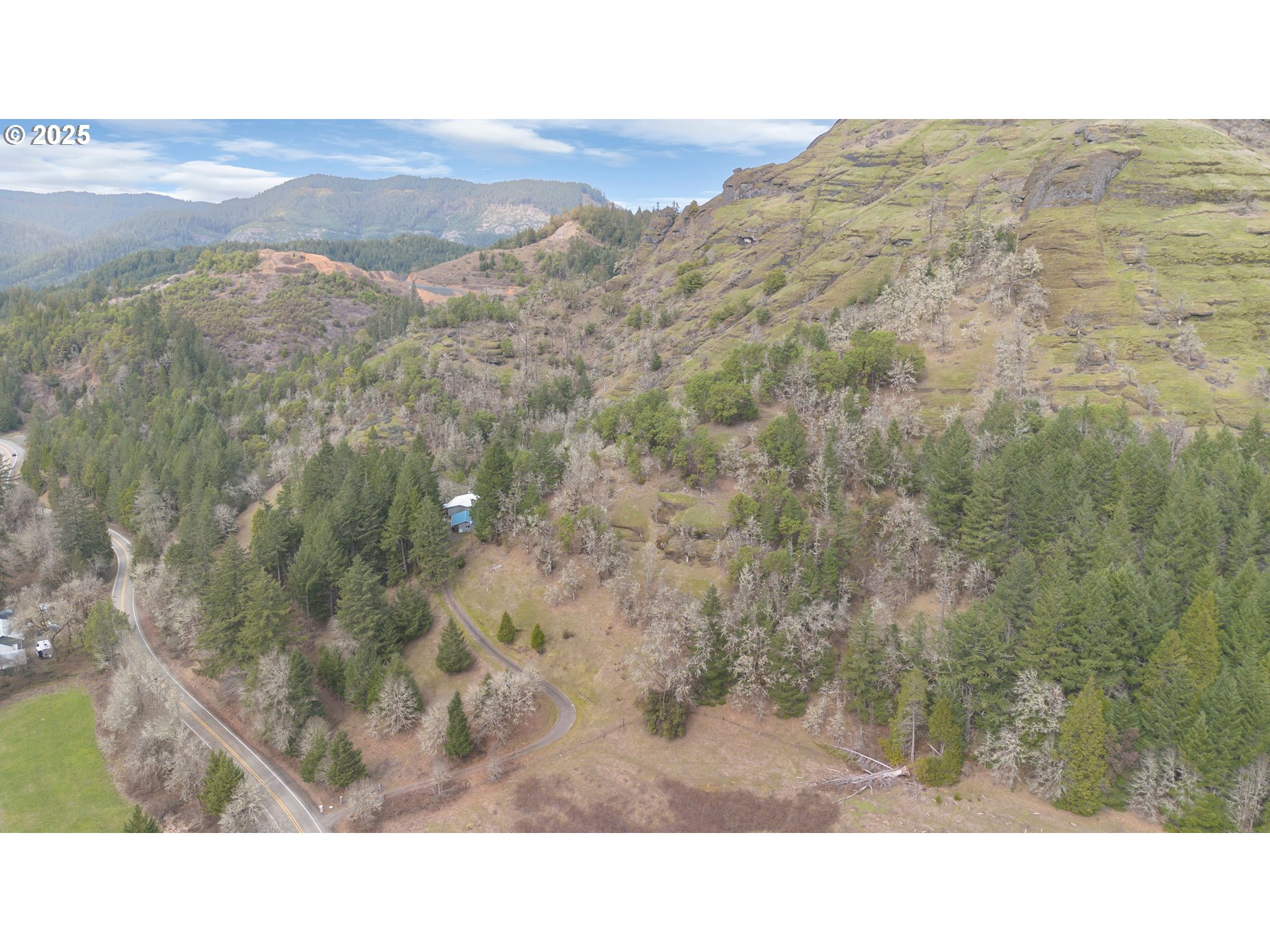 2721 Reston Road Roseburg, OR 97471 - Photo 13 of 47
