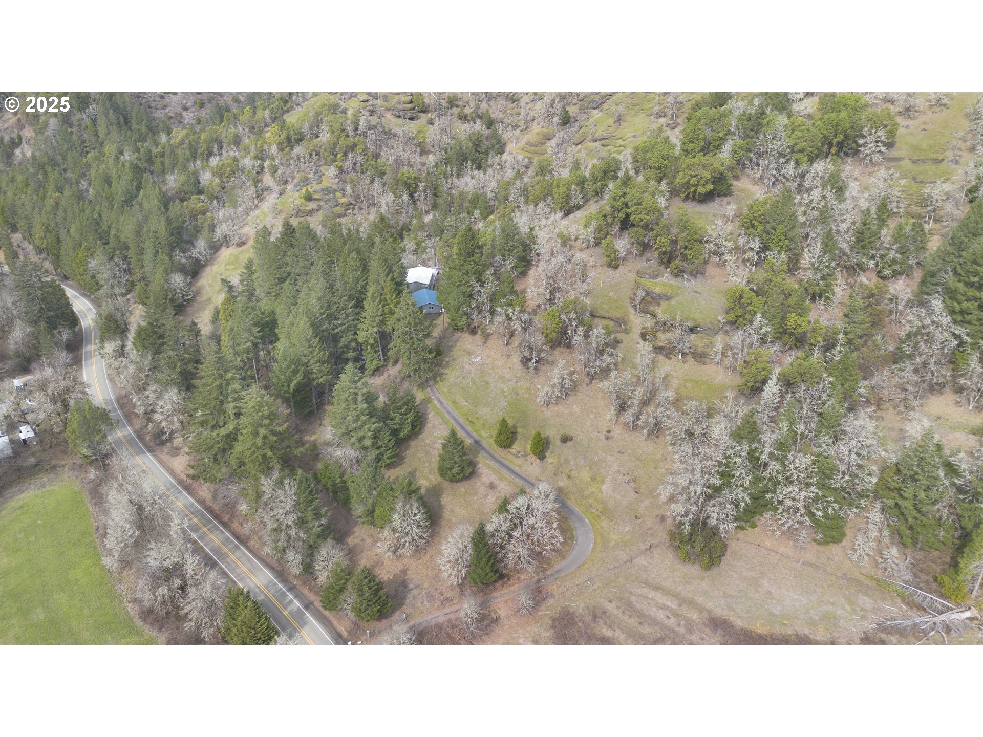 2721 Reston Road Roseburg, OR 97471 - Photo 14 of 47