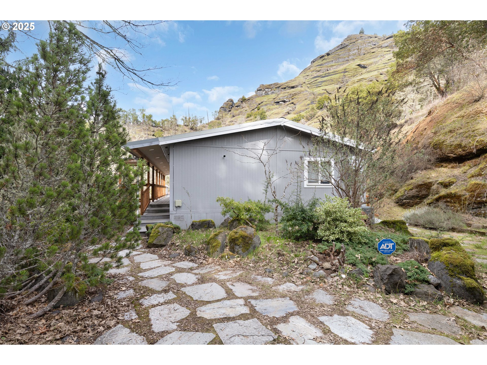 2721 Reston Road Roseburg, OR 97471 - Photo 2 of 47