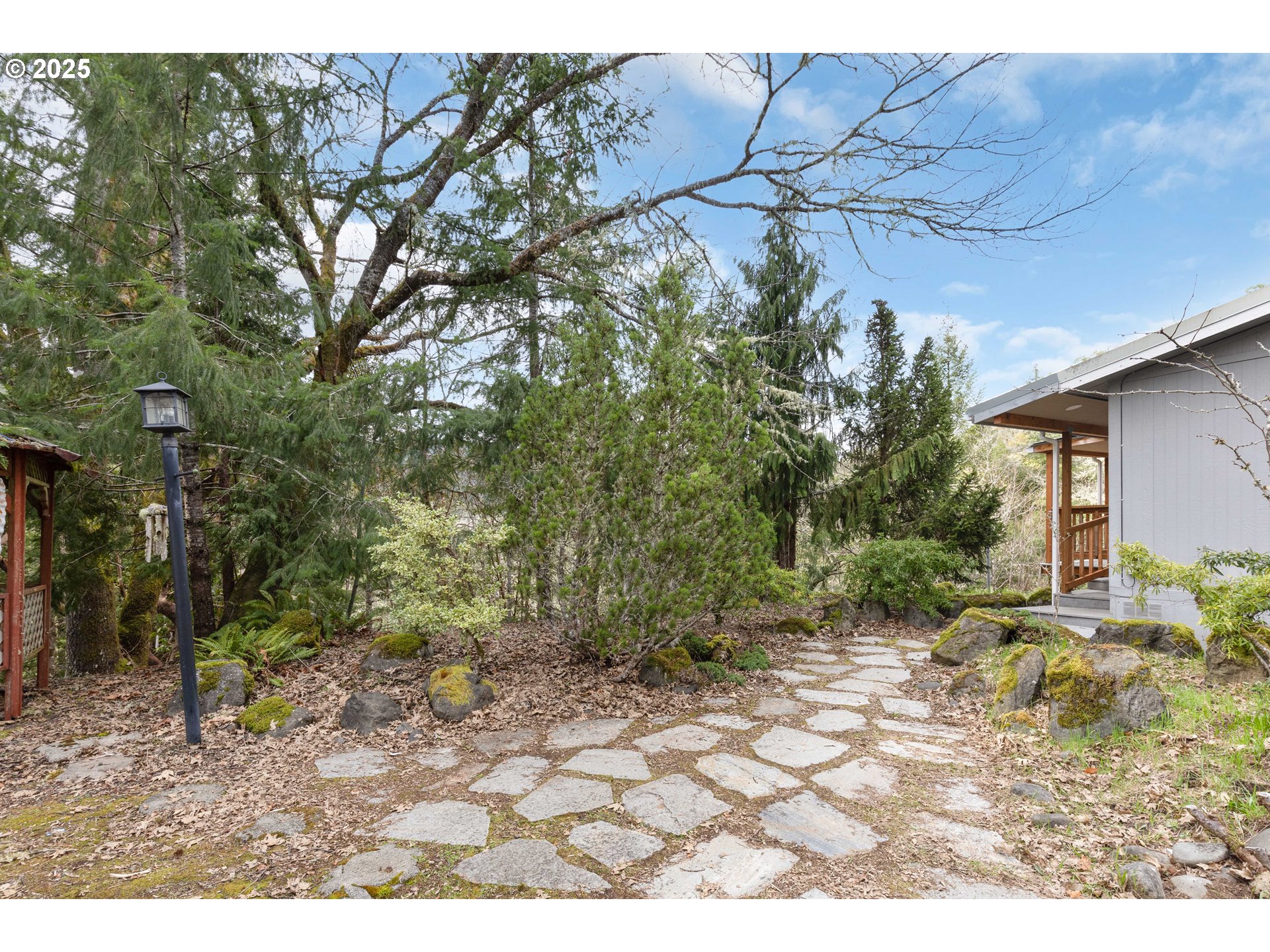 2721 Reston Road Roseburg, OR 97471 - Photo 3 of 47