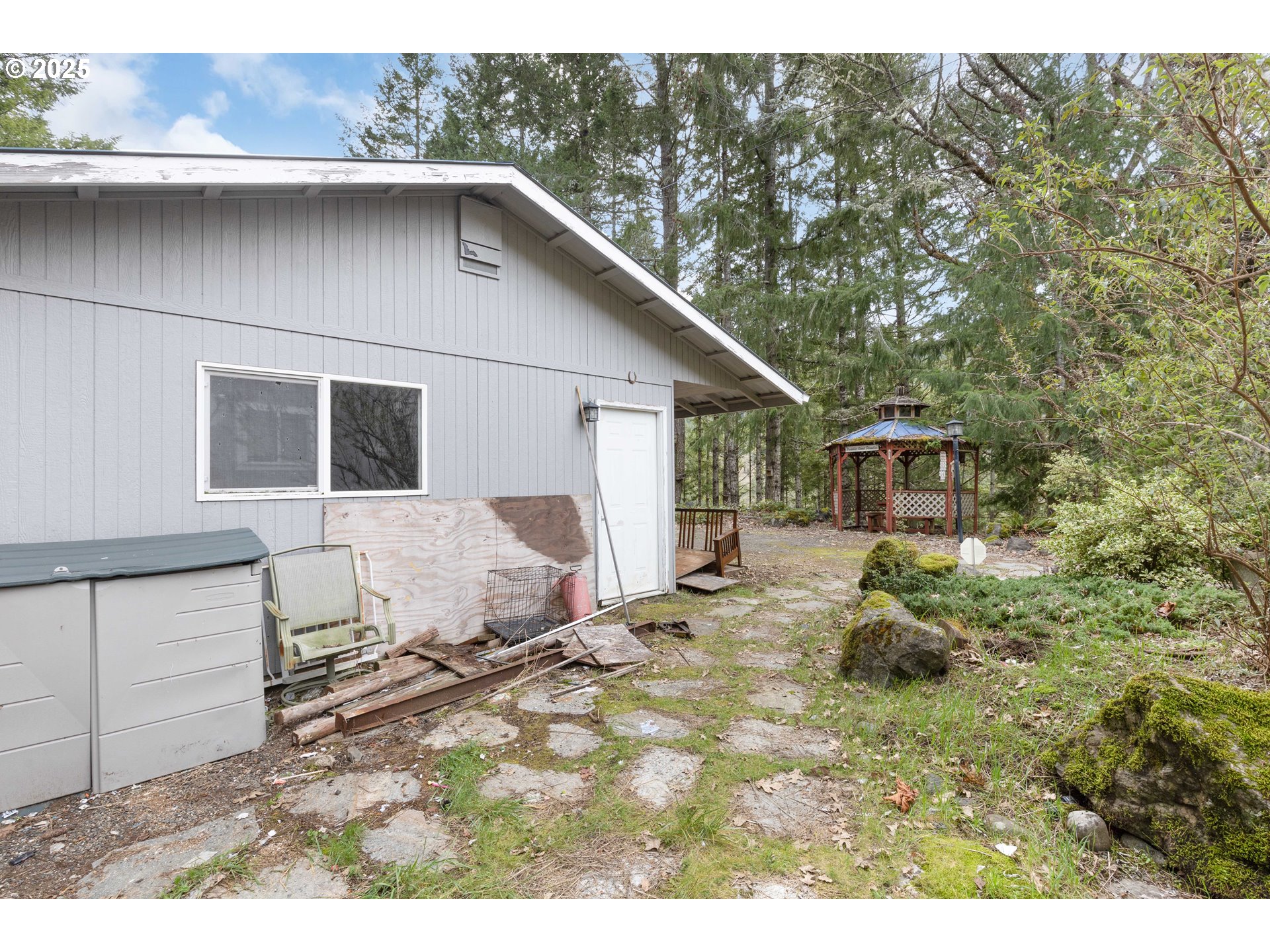 2721 Reston Road Roseburg, OR 97471 - Photo 5 of 47
