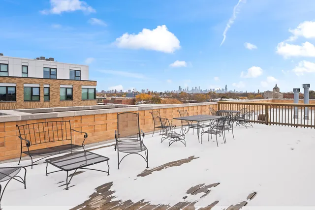 $339,000 | 4700 North Western Avenue, Unit 4B, Chicago, IL 60625