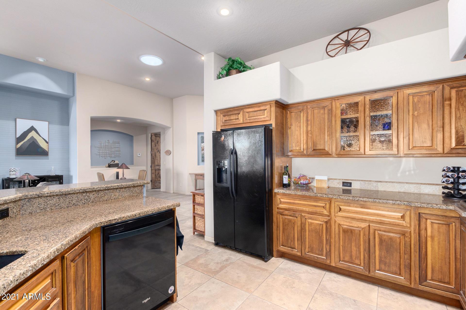 27929 North Quail Spring Road Rio Verde, AZ 85263 - Photo 9 of 37 Large kitchen