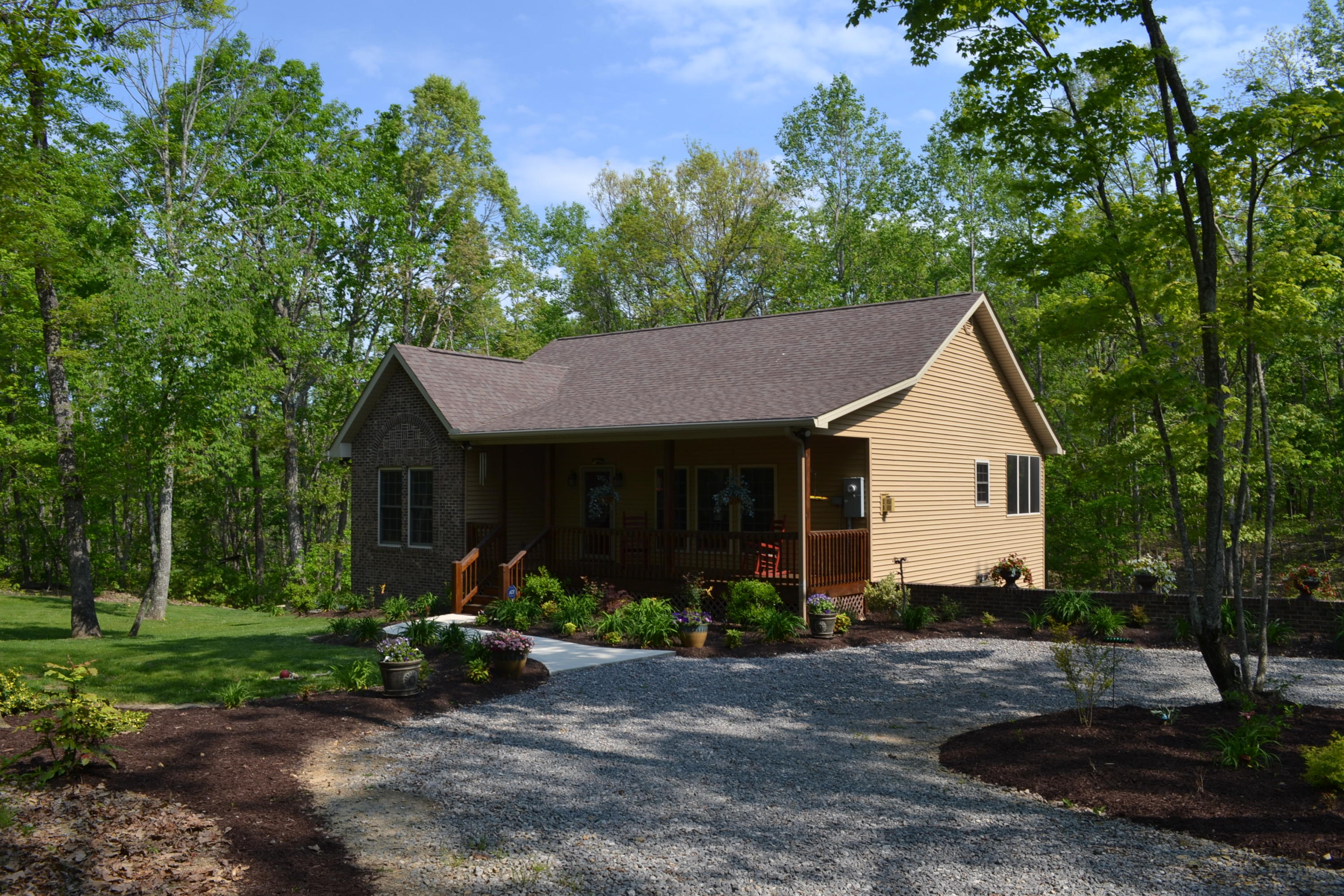 328 East Cove Road Monterey, TN 38574 - Photo 3 of 35 3 Front