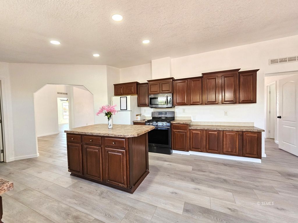1320 West Benson Avenue Ridgecrest, CA 93555 - Photo 5 of 35 Gallery Image 5