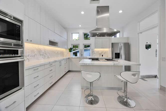 621 North Mashta Drive Key Biscayne, FL 33149 - Photo 10 of 34