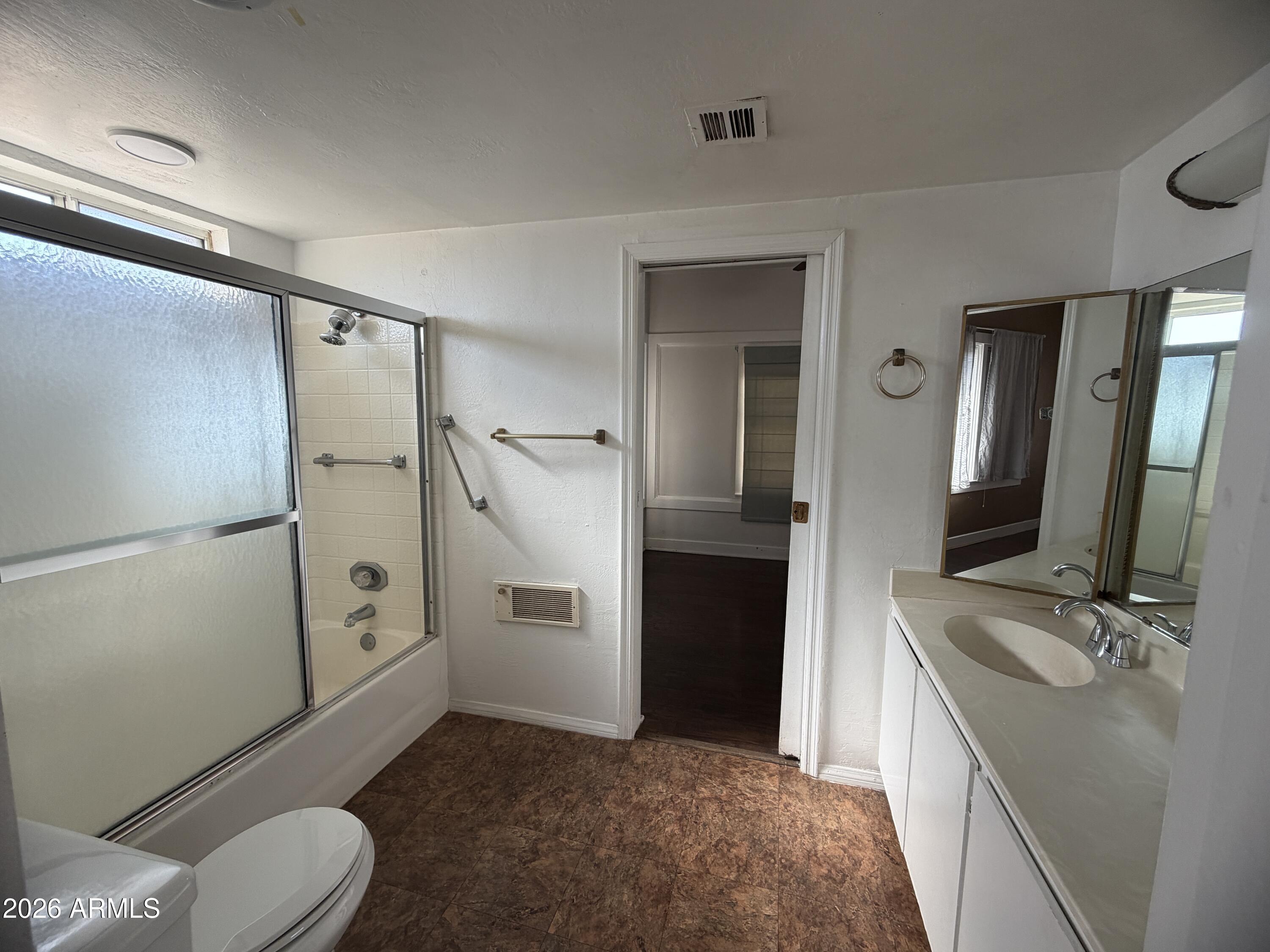 1328 East Maddock Road Phoenix, AZ 85086 - Photo 18 of 31 Bathroom primary