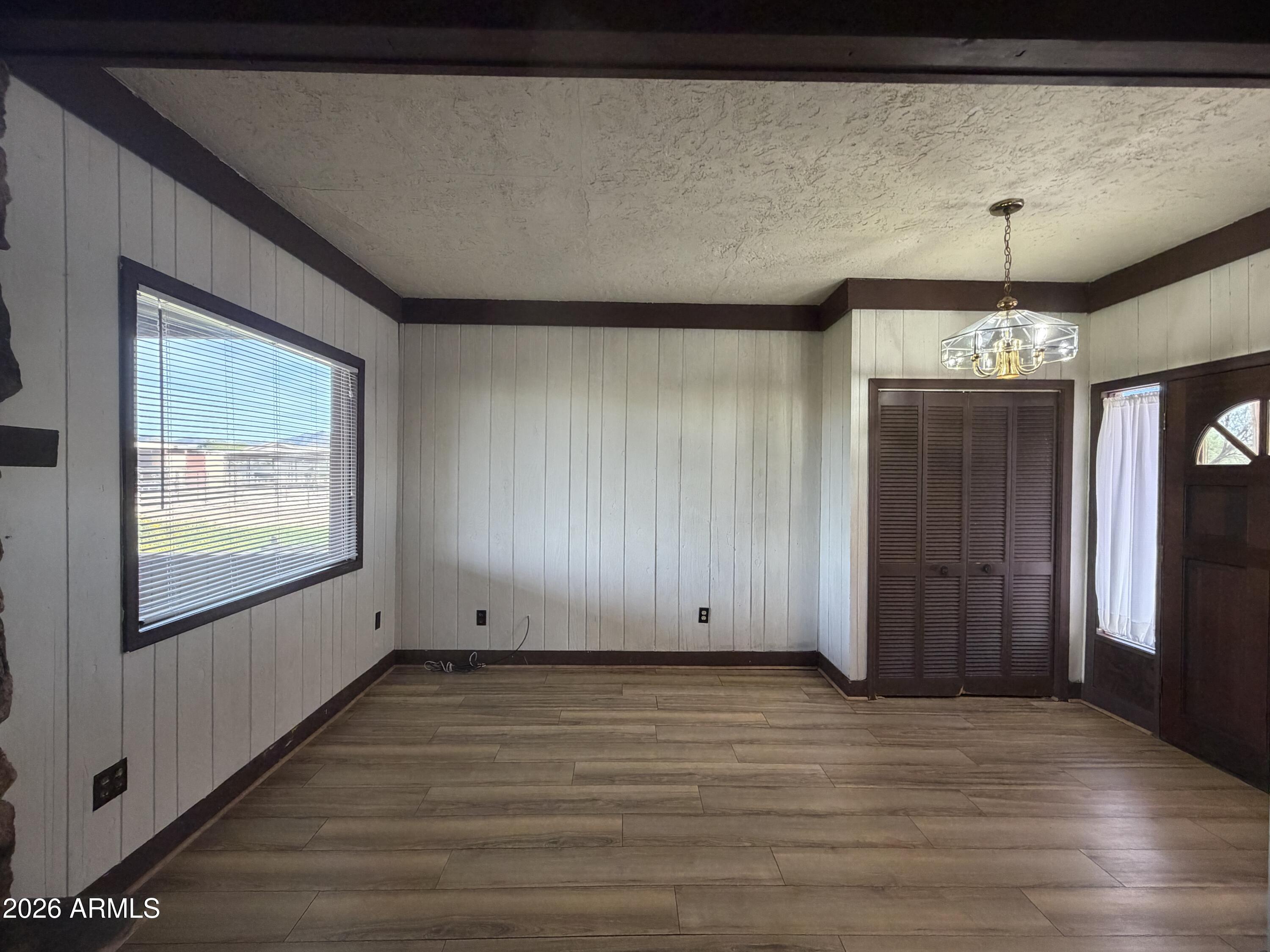 1328 East Maddock Road Phoenix, AZ 85086 - Photo 20 of 31 Living roo