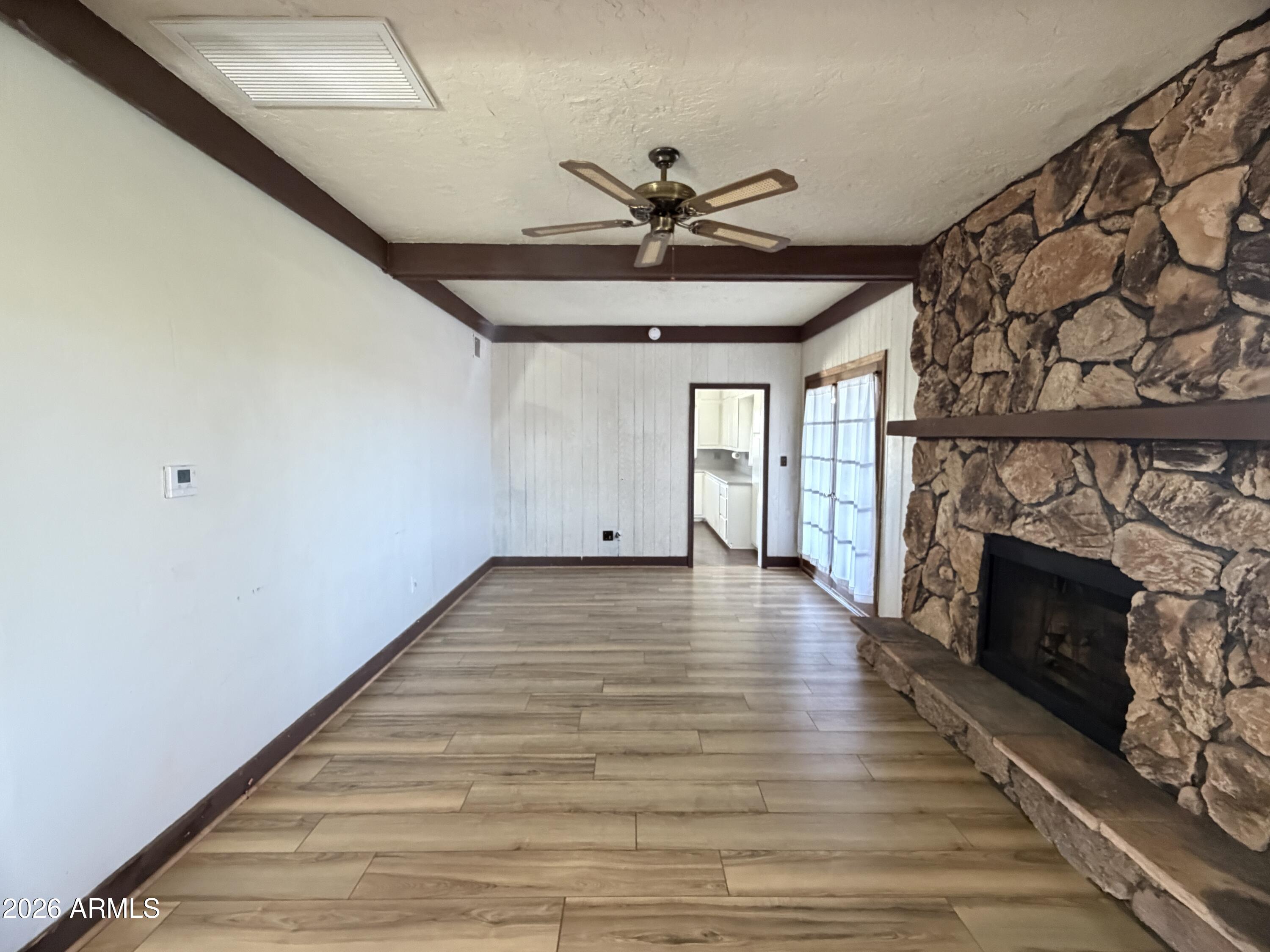 1328 East Maddock Road Phoenix, AZ 85086 - Photo 6 of 31 Living room