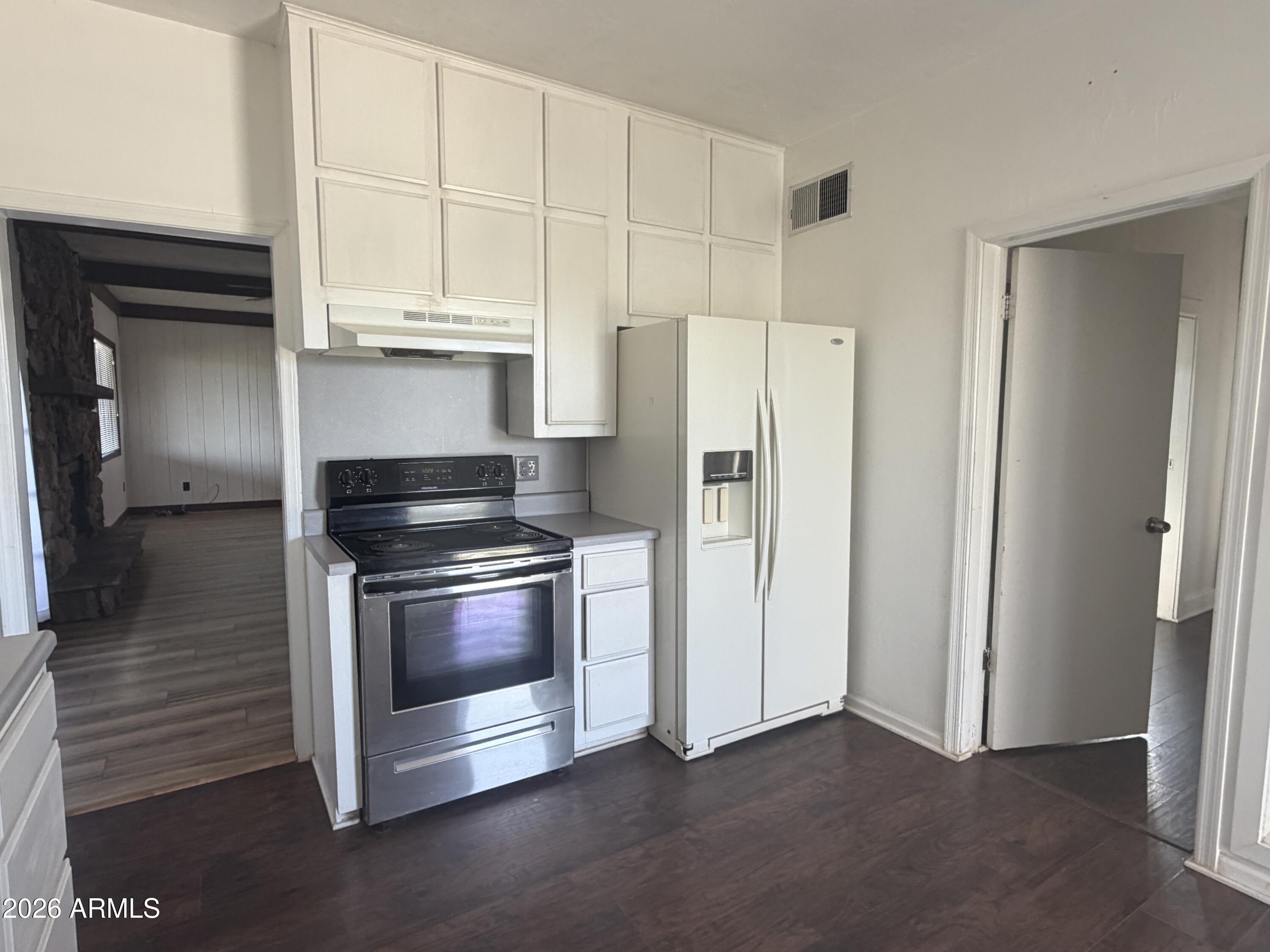 1328 East Maddock Road Phoenix, AZ 85086 - Photo 8 of 31 Kitchen appliances