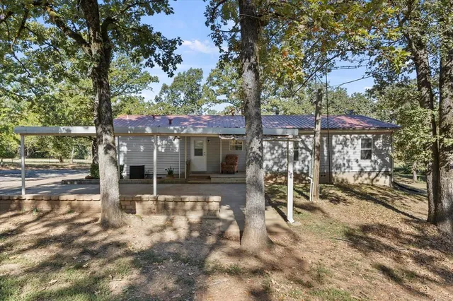 a view of a house with a backyard