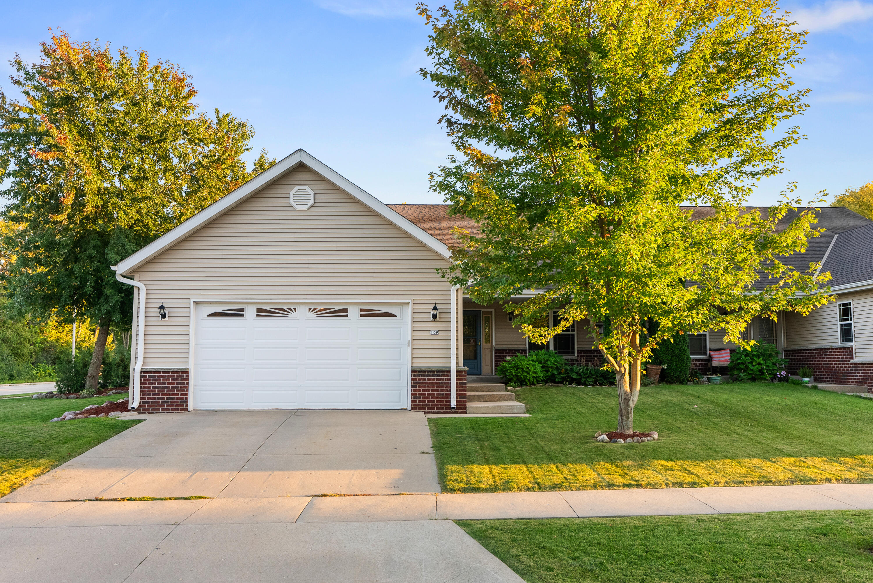 109 Silver Fox Drive South, Unit 1, Kewaskum, WI 53040 Compass