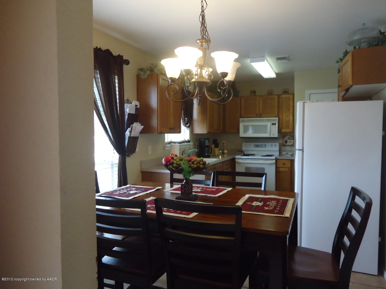 1109 Shasta Drive Amarillo, TX 79110 - Photo 3 of 23 entry to dining