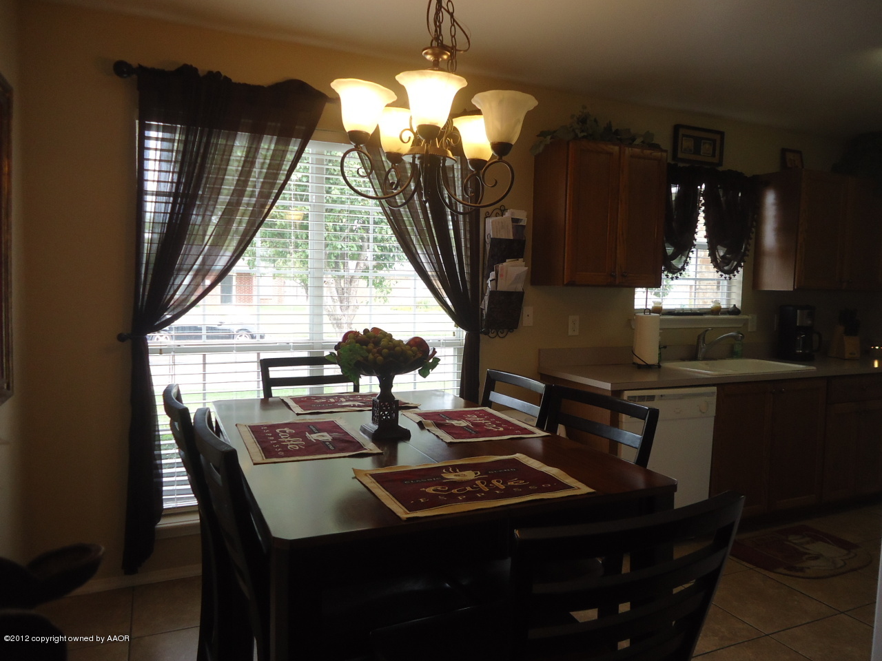 1109 Shasta Drive Amarillo, TX 79110 - Photo 4 of 23 Dining