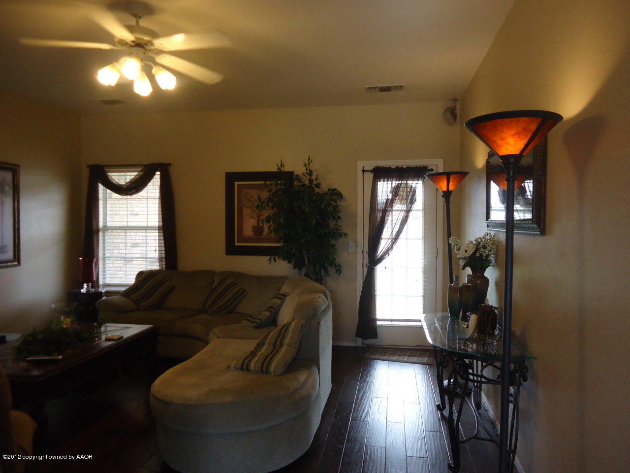 1109 Shasta Drive Amarillo, TX 79110 - Photo 7 of 23 Living room