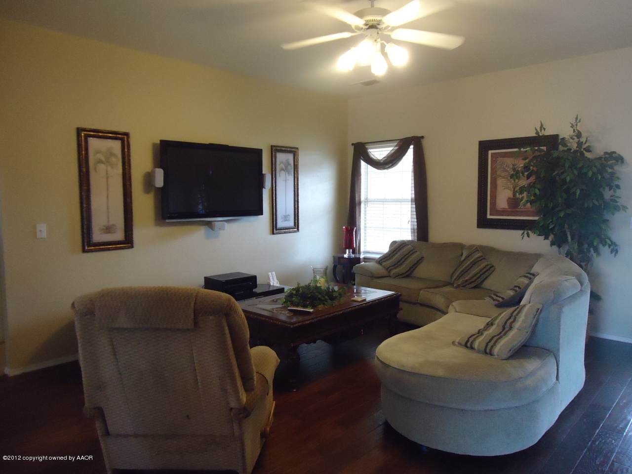 1109 Shasta Drive Amarillo, TX 79110 - Photo 8 of 23 Living room