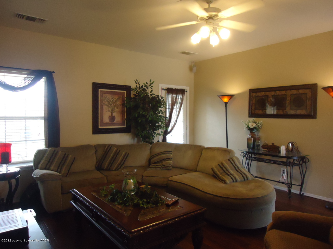 1109 Shasta Drive Amarillo, TX 79110 - Photo 9 of 23 living room
