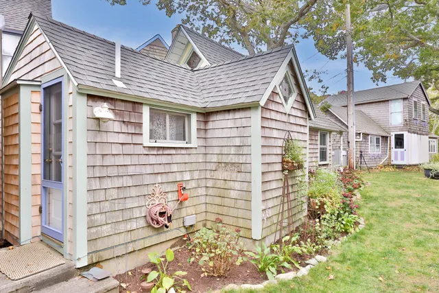 $640,000 | 2 Lincoln Avenue, Oak Bluffs, MA 02557