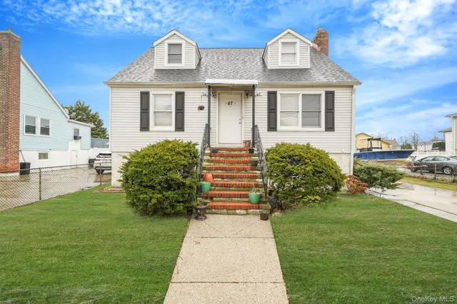 $539,900 | 67 Orchard Street, Lindenhurst, NY 11757