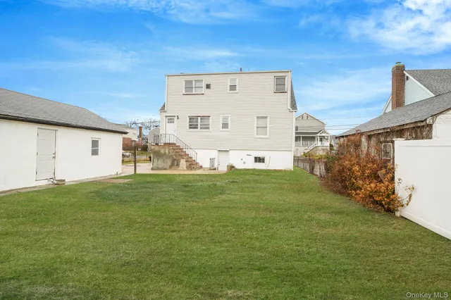 $539,900 | 67 Orchard Street, Lindenhurst, NY 11757